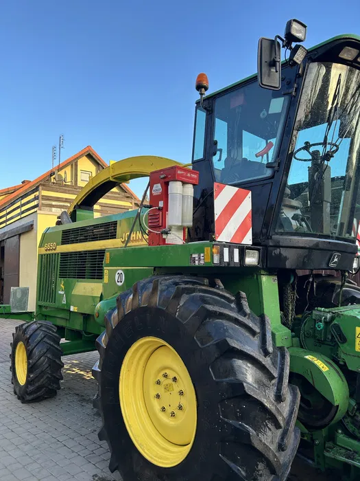 John Deere 6650