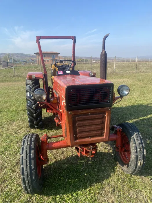 Tractor UTB universal 300