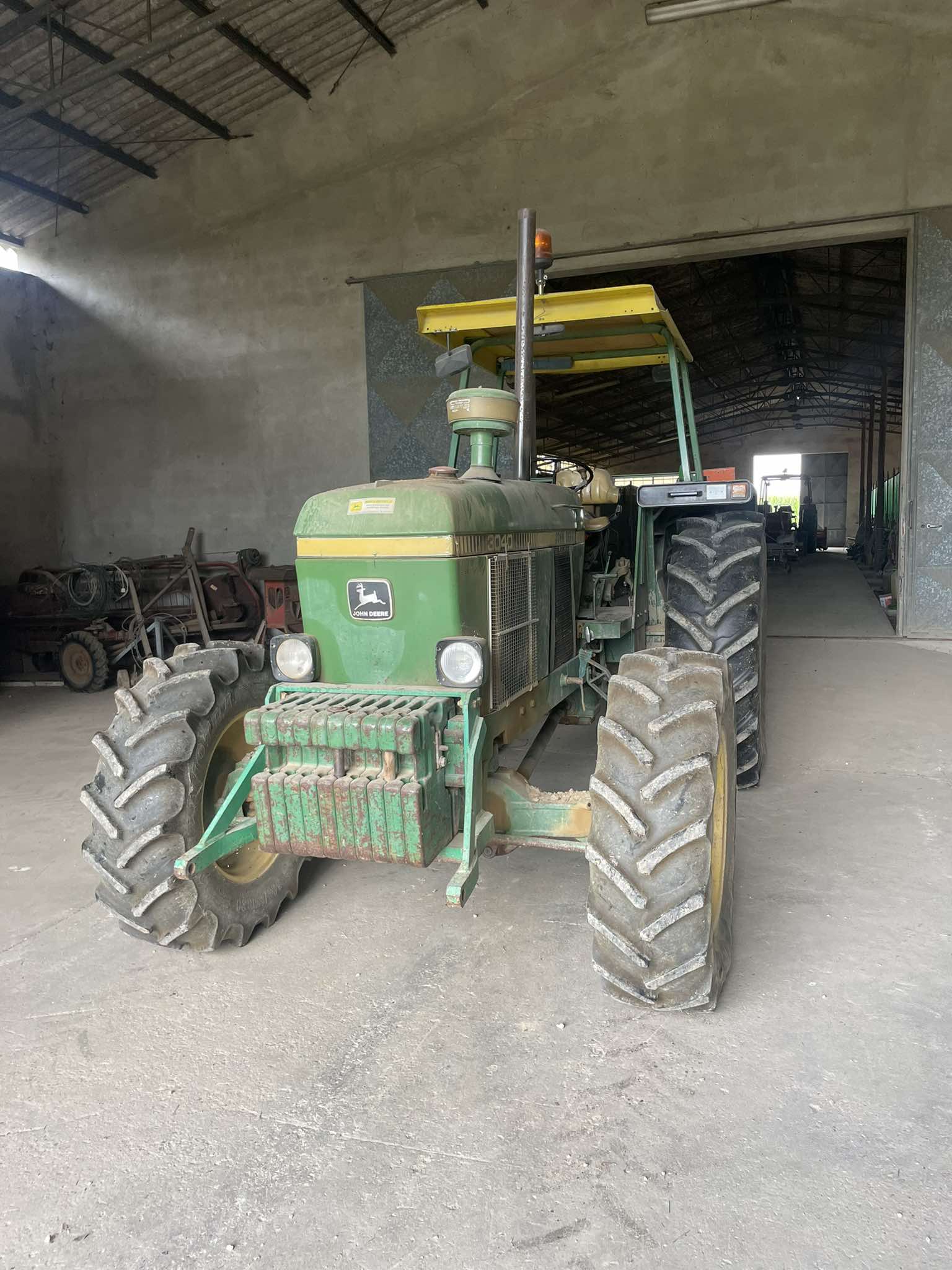 John Deere 3040