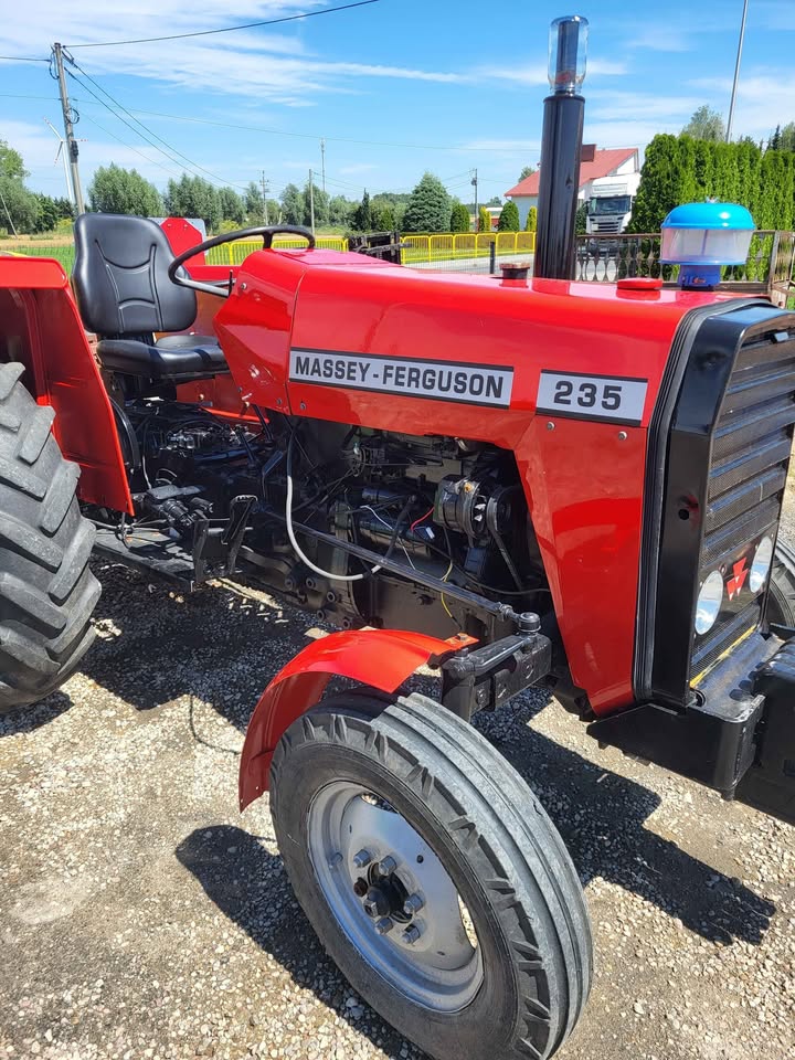Massey Ferguson 235