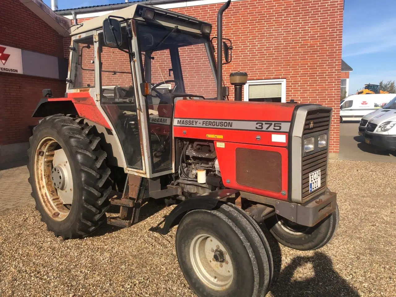 Massey Ferguson 375