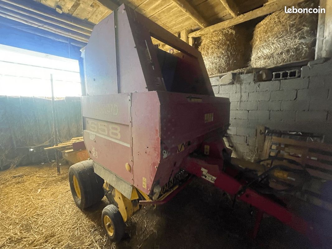 New Holland 658